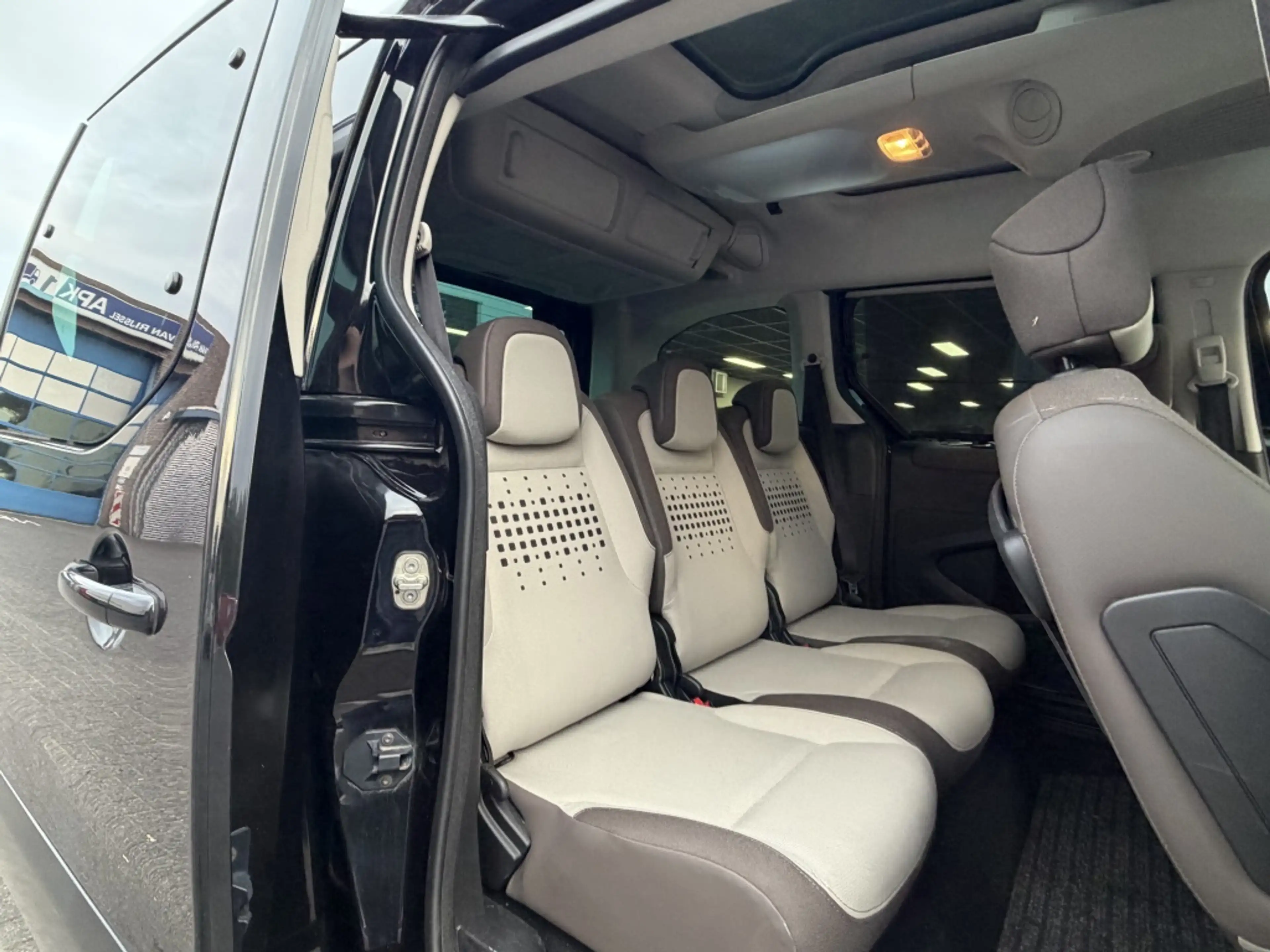 Citroen Berlingo 1.6 VTi Collection benzine 5-Pers. Black — photo 9