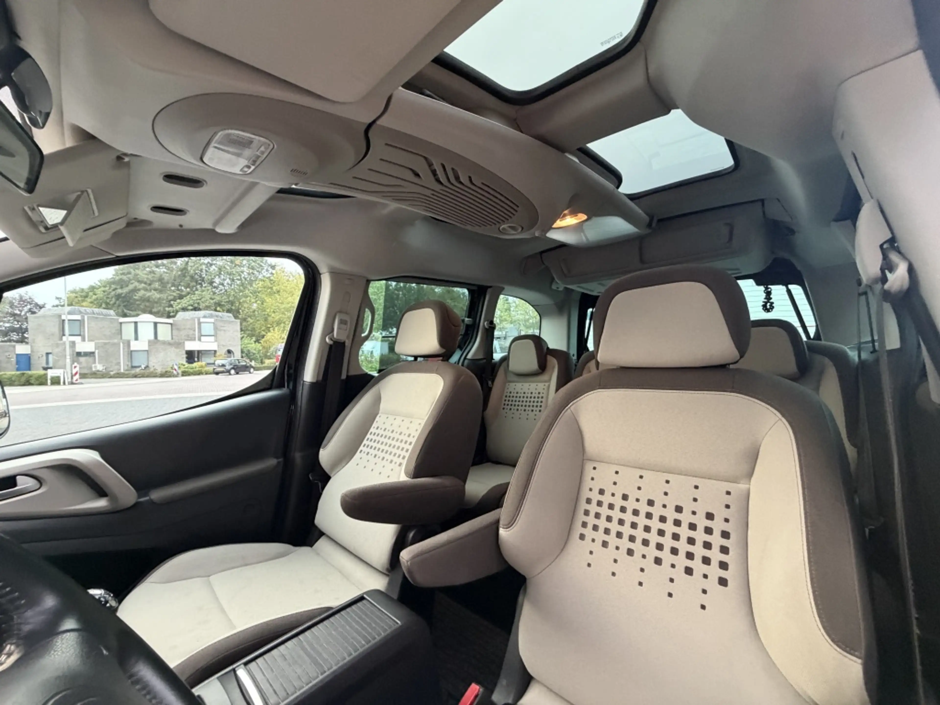 Citroen Berlingo 1.6 VTi Collection benzine 5-Pers. Black — photo 20