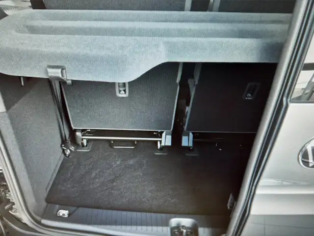 Volkswagen Caddy Maxi view 6