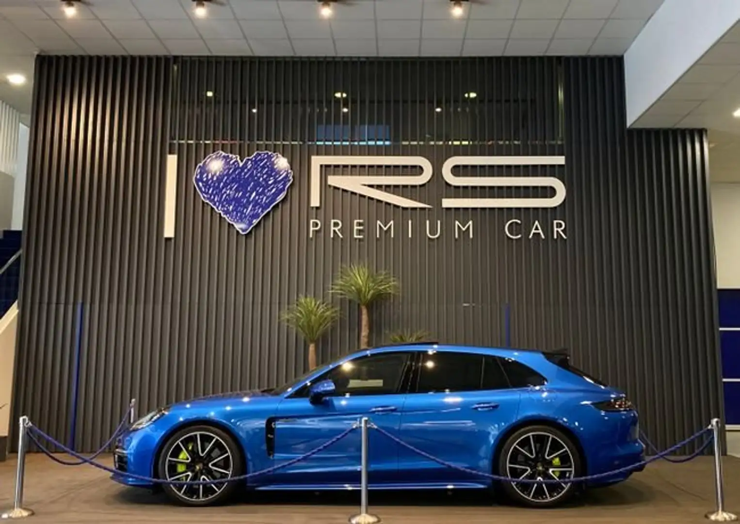 Porsche Panamera 4 e-Hybrid Sport Turismo Bleu - 1