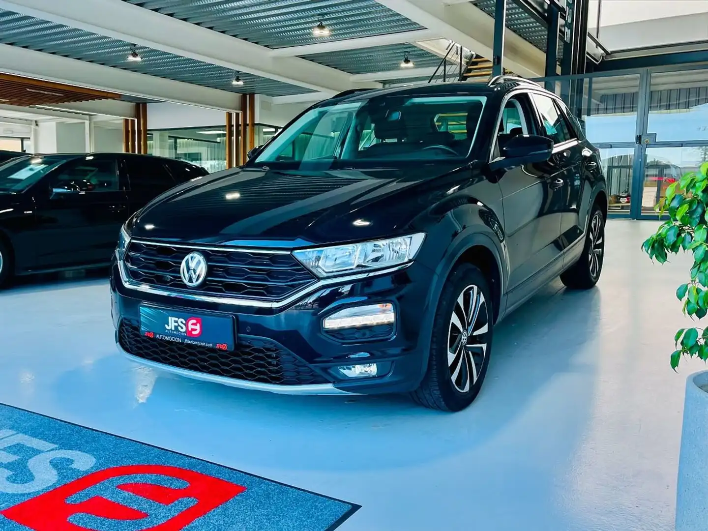 Volkswagen T-Roc IQ. Drive Zwart - 2