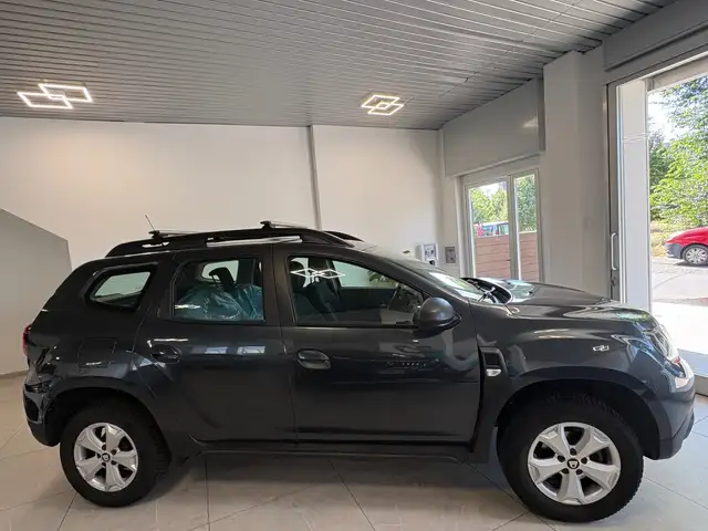 Dacia Duster view 5