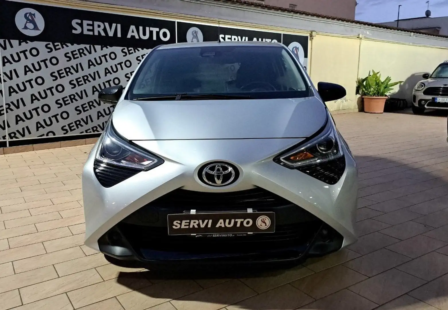 Toyota Aygo Aygo Connect 1.0 VVT-i 72 CV 5 porte x-play Argento - 2