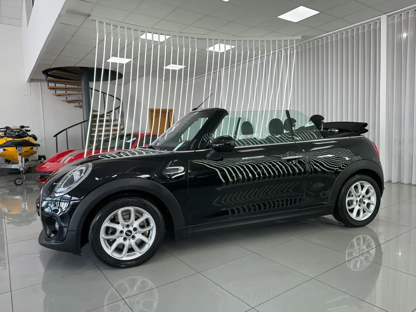 MINI Cooper D Cabrio Aut. Schwarz - 2