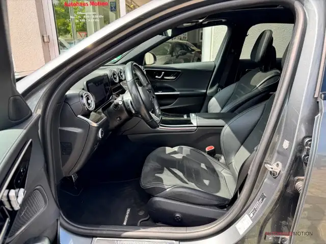 Mercedes-Benz 300 view 9
