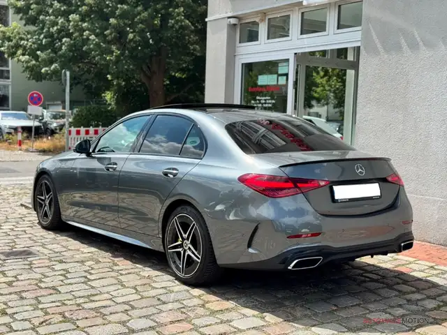 Mercedes-Benz 300 view 6