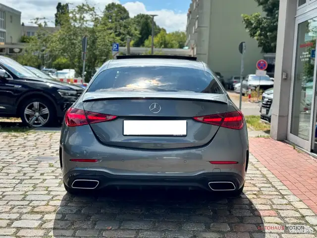 Mercedes-Benz 300 view 5