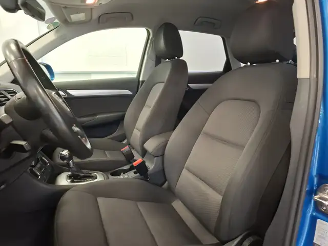Audi Q3 view 9
