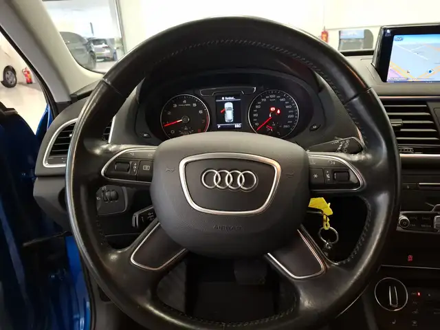 Audi Q3 view 14