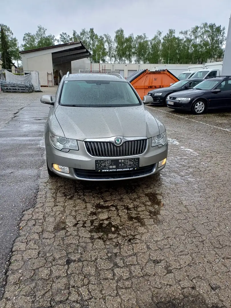 Skoda Superb Combi 4x4 Elegance 2,0 TDI CR DPF DSG - 1