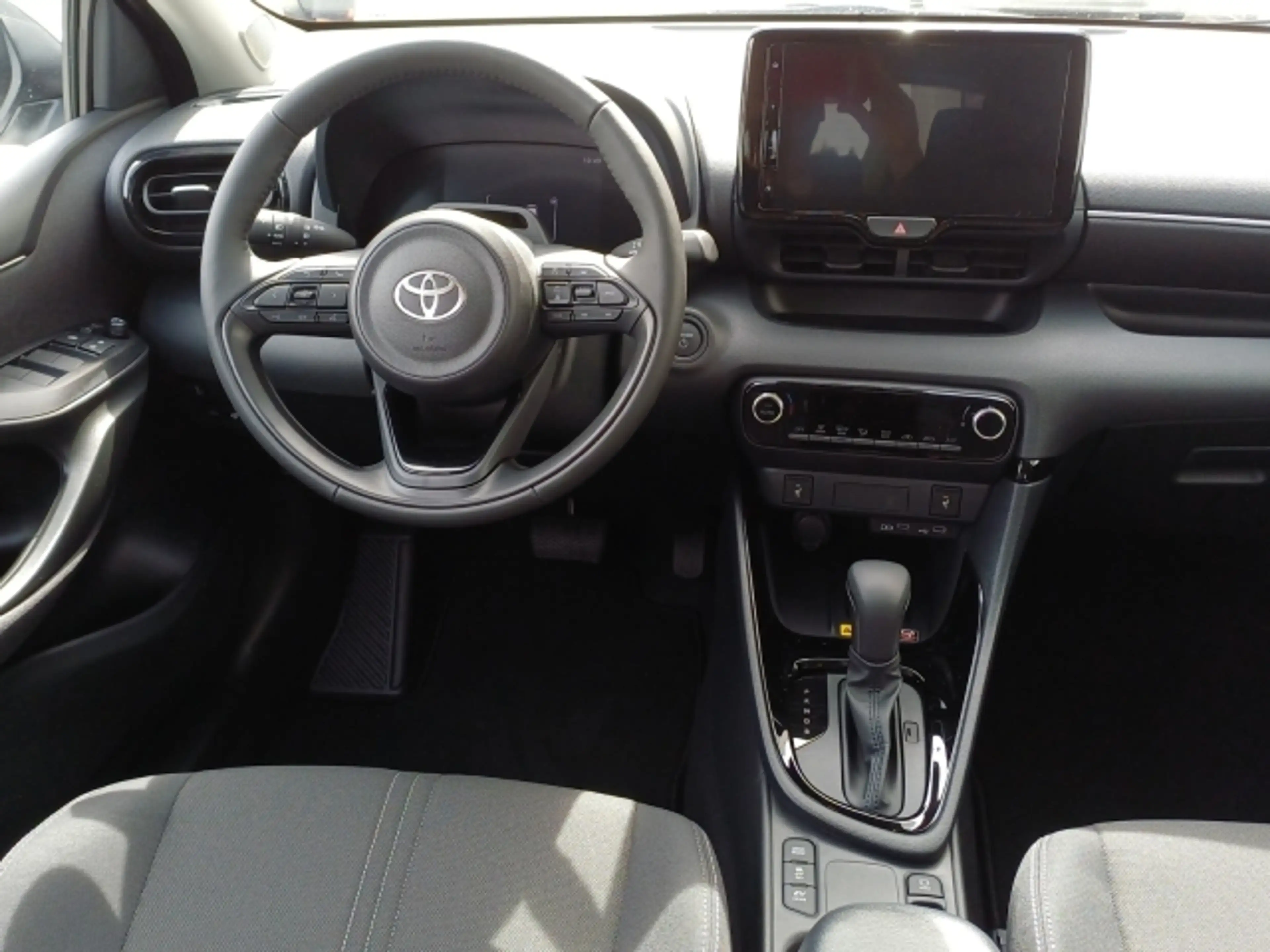 Toyota Yaris 1,5l Hybrid 116 Teamplayer !! promt verfügbar !! — photo 7