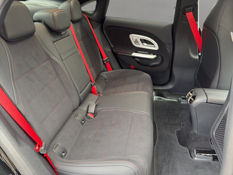 Mercedes-Benz CLA 250 + AMG 360 ° AHK DigiLight Burm Pano Distr — photo 10