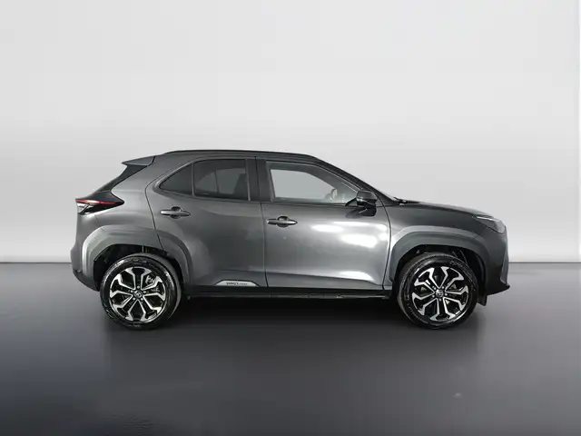 Toyota Yaris Cross view 3
