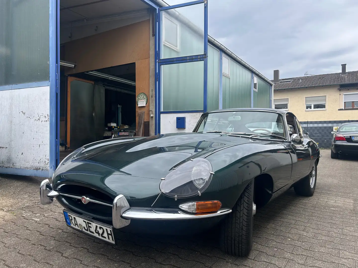 Jaguar E-Type 4.2 Coupe Grün - 1