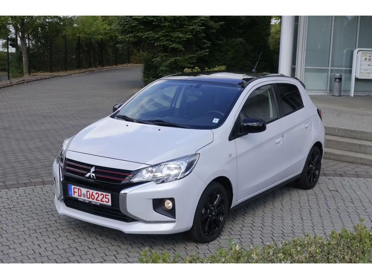 Mitsubishi Space Star Select+ Black 1.2 MIVEC ClearTEc  EU6 Weiß - 1