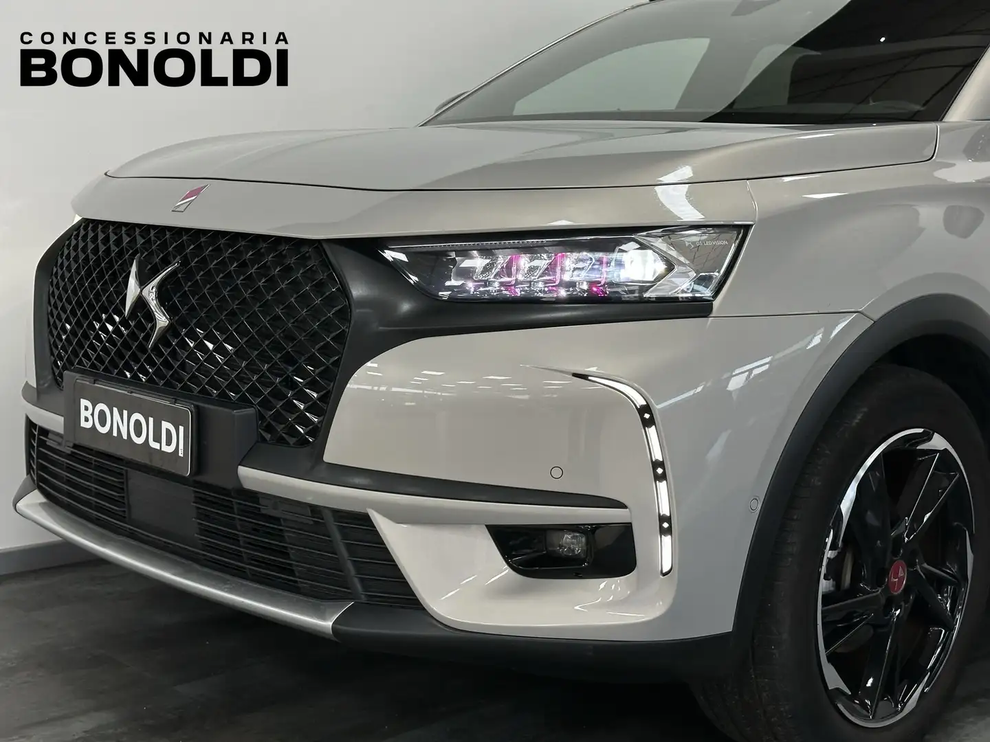 DS Automobiles DS 7 Crossback BlueHDi 130 Automatica Performance Line Grau - 2