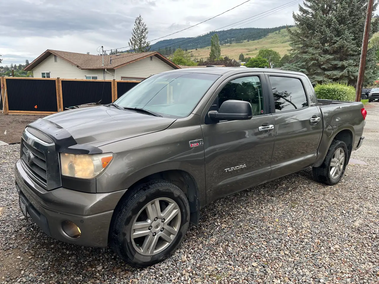 Toyota Tundra снимка Toyota Tundra