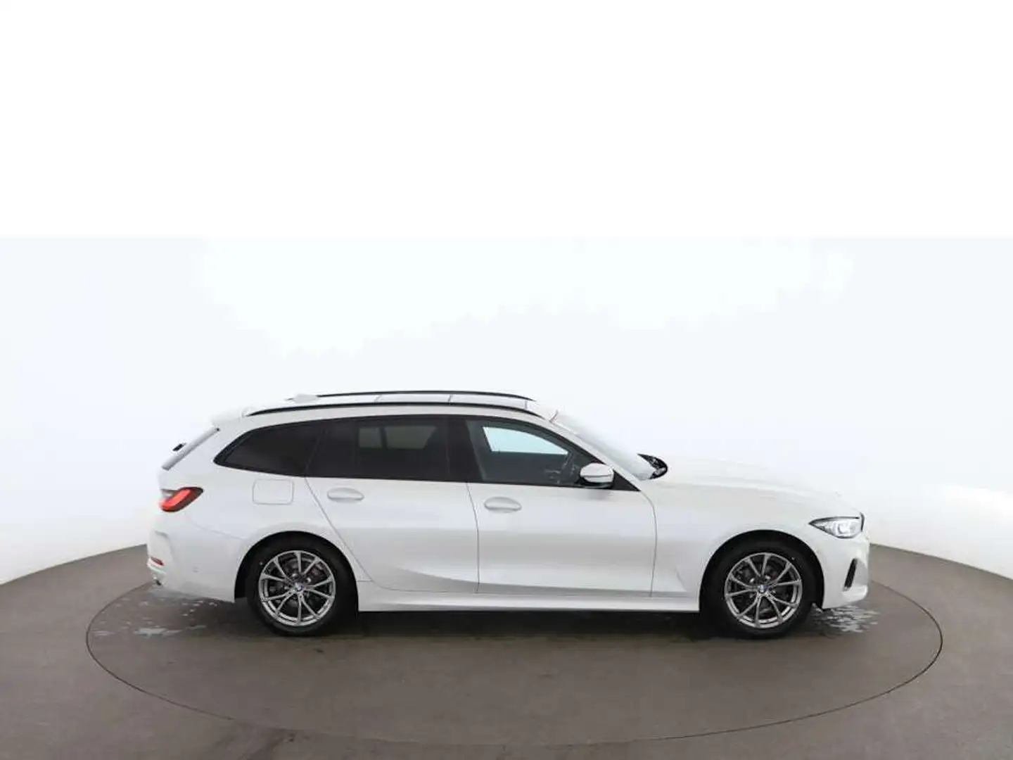 BMW 318 d Touring Aut LED AHK SKY NAVI ASSIST LEDER Weiß - 2
