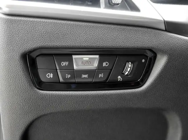 BMW 3 Series view 9