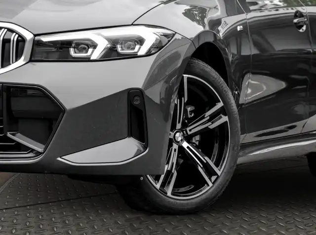 BMW 3 Series view 2
