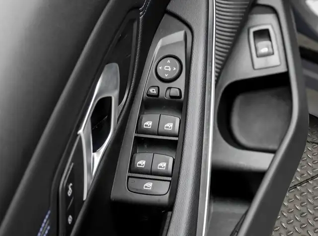 BMW 3 Series view 6