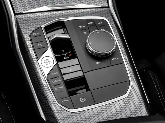 BMW 3 Series view 3