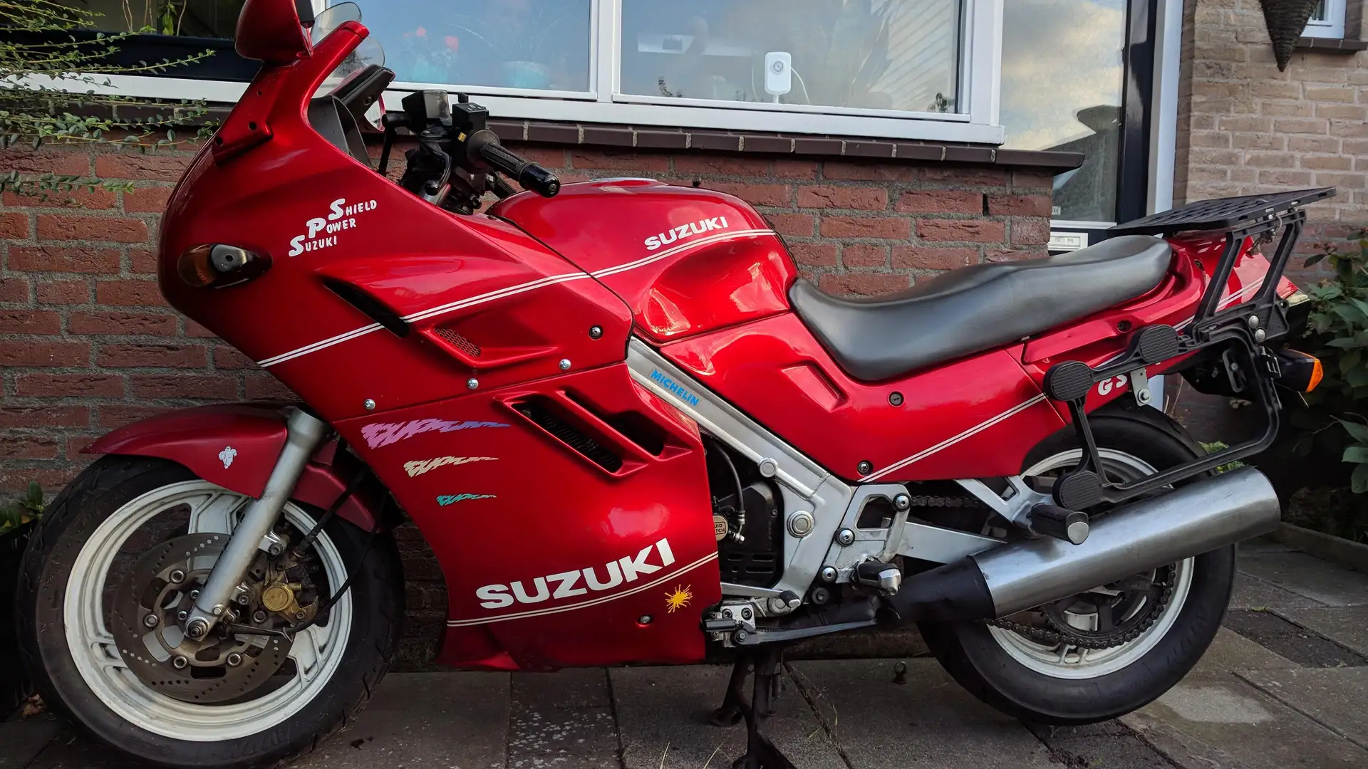 Suzuki GSX 1100 F Red - 1