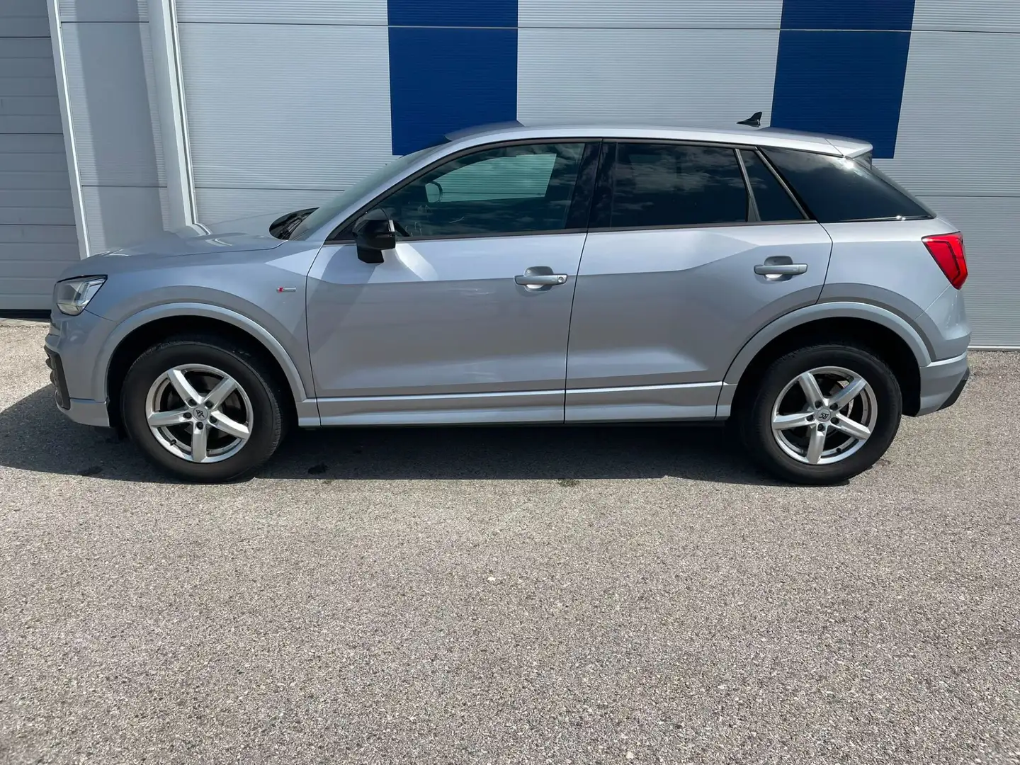 Audi Q2 30 TDI Intense 8-fach S-LINE BLACK MMI Silber - 2