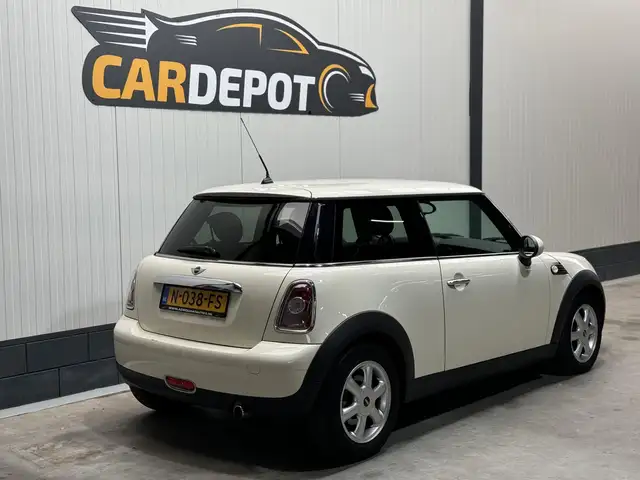 Mini Hatch view 5