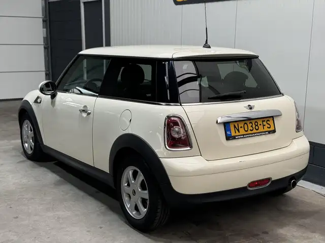 Mini Hatch view 7