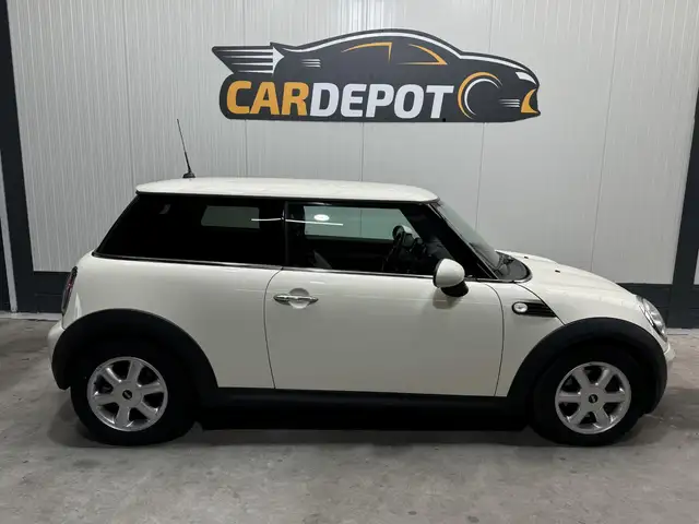 Mini Hatch view 4