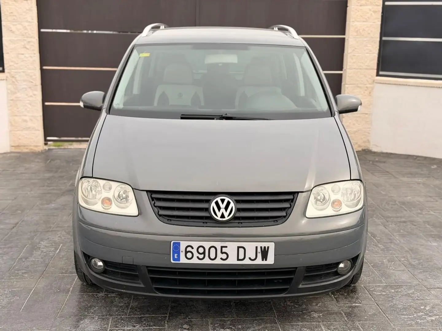 Volkswagen Touran 2.0TDI Advance DSG Gris - 2