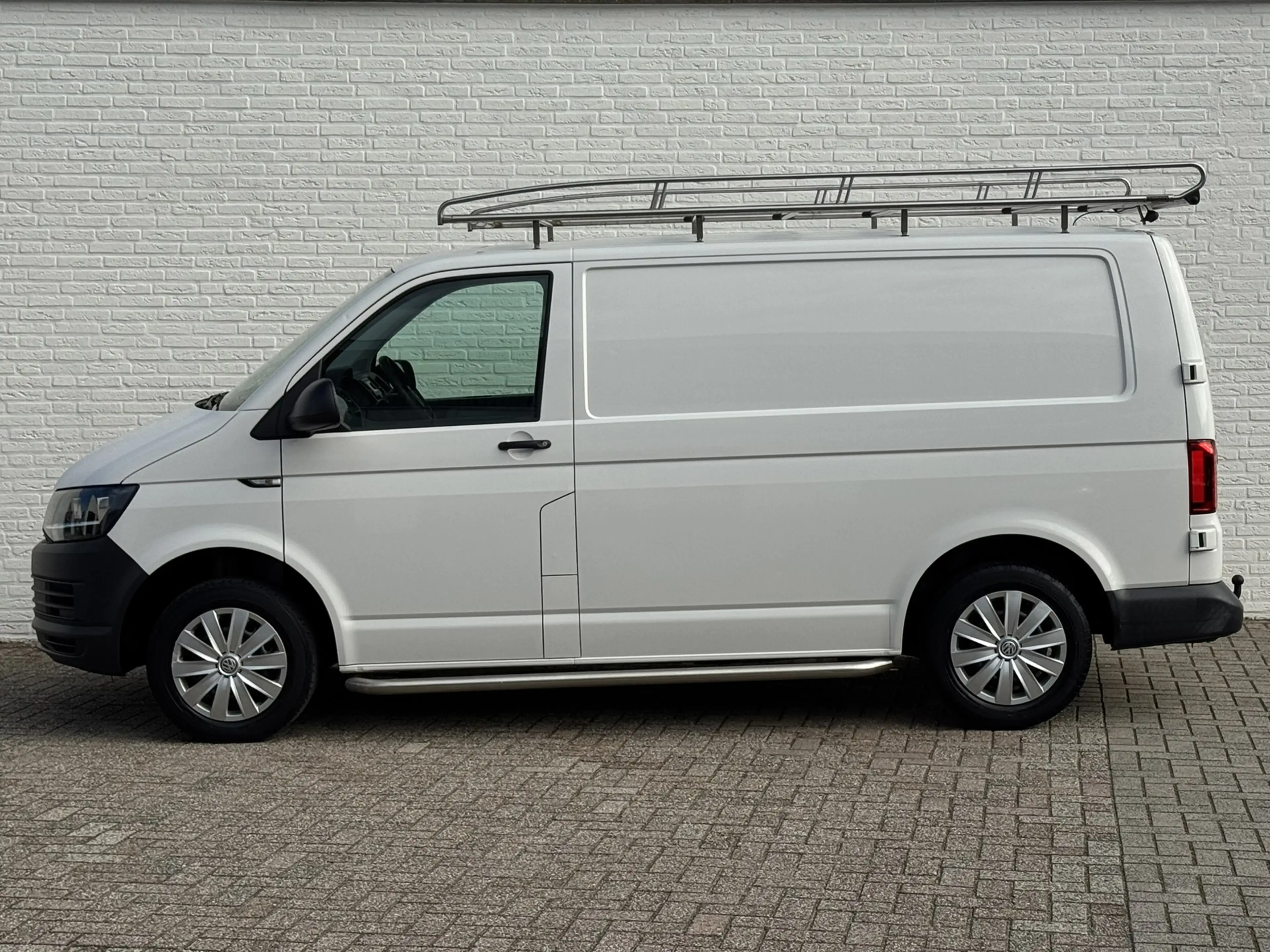 Volkswagen Transporter 2.0 TDI L1H1 Airco Camera Trekhaak Imperiaal Laadr — photo 18