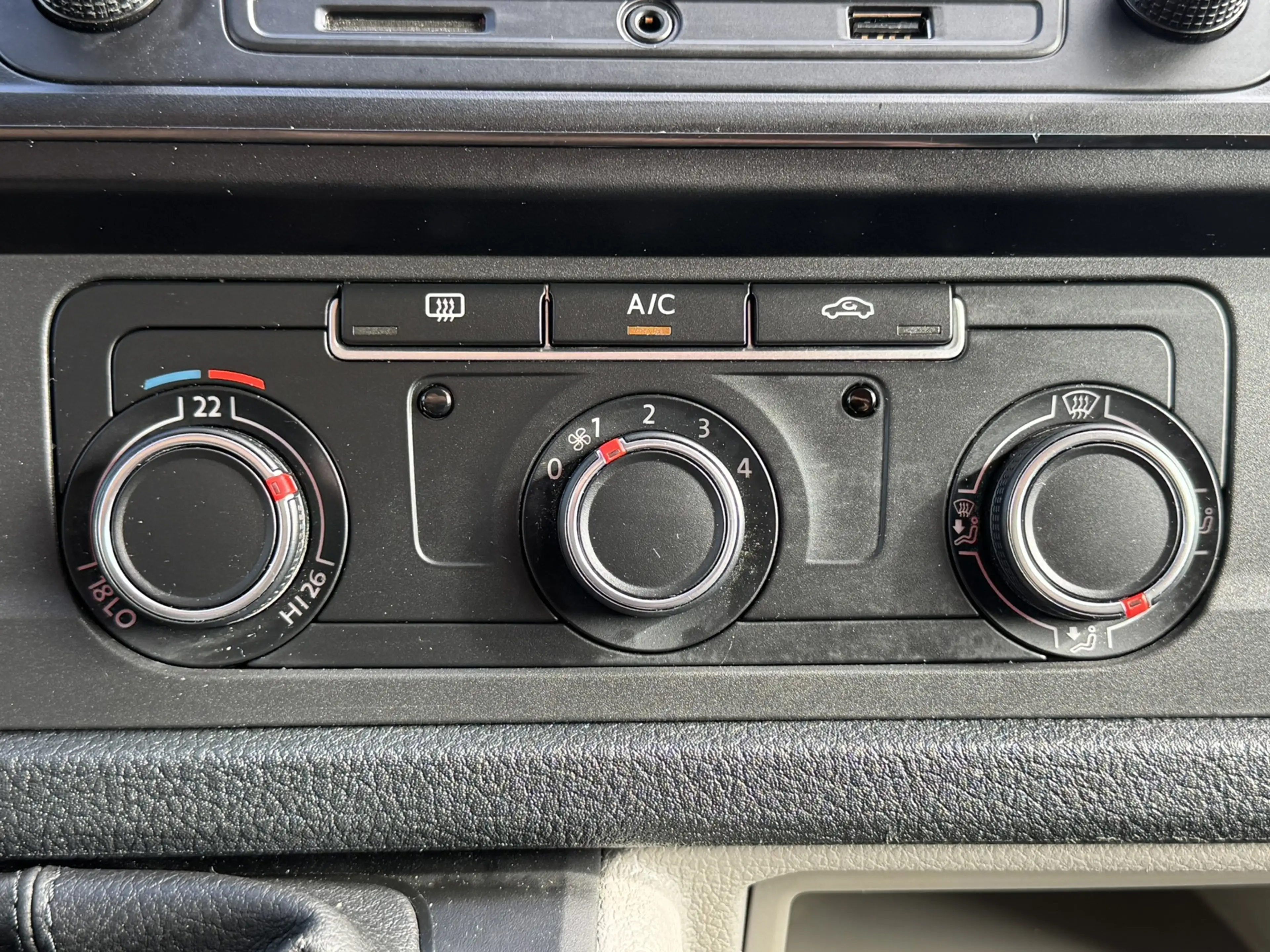 Volkswagen Transporter 2.0 TDI L1H1 Airco Camera Trekhaak Imperiaal Laadr — photo 7