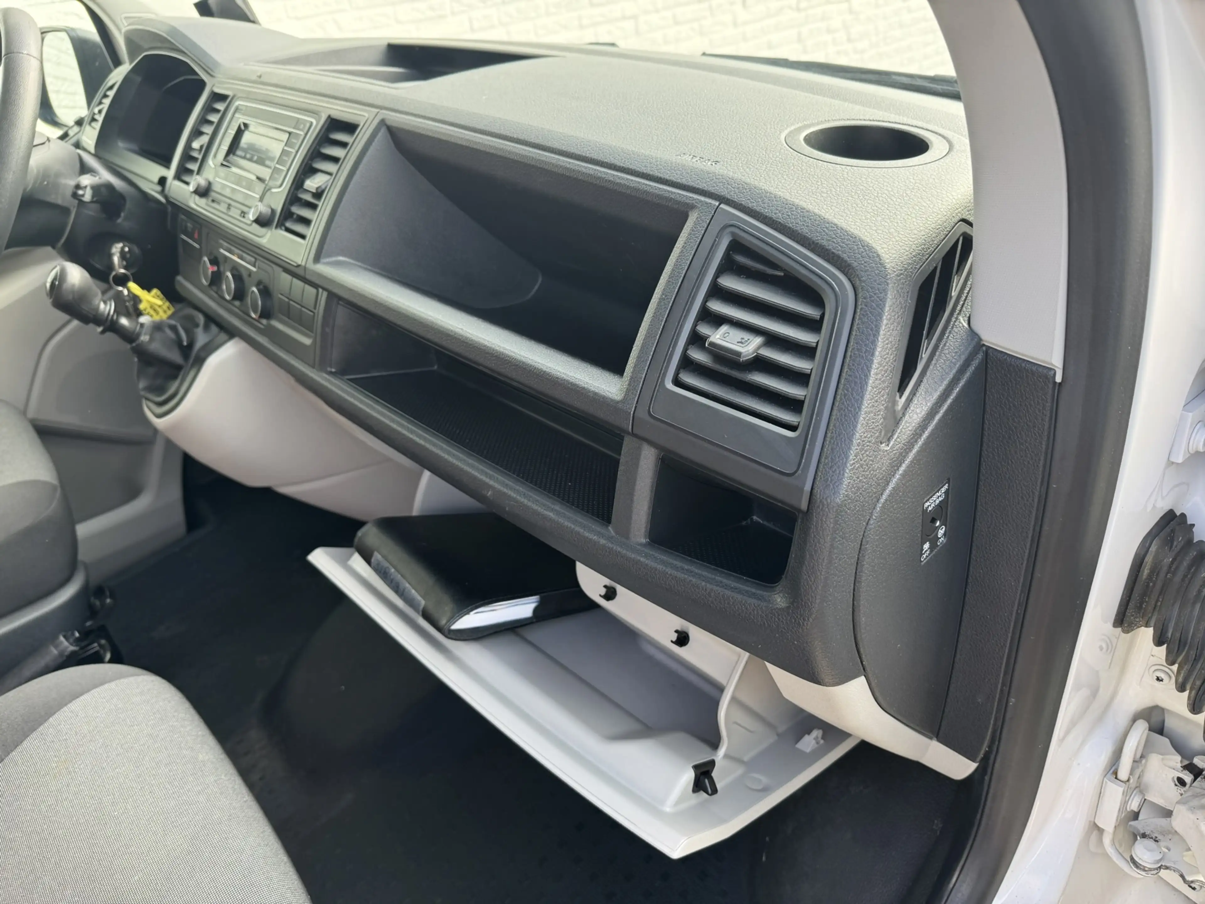 Volkswagen Transporter 2.0 TDI L1H1 Airco Camera Trekhaak Imperiaal Laadr — photo 22