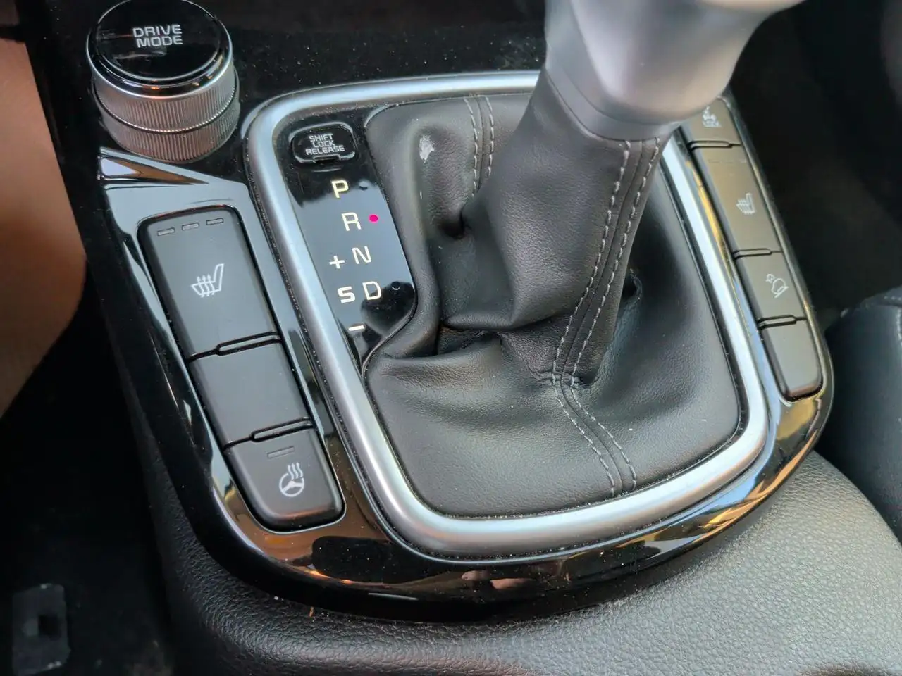 Kia Seltos снимка Kia Seltos