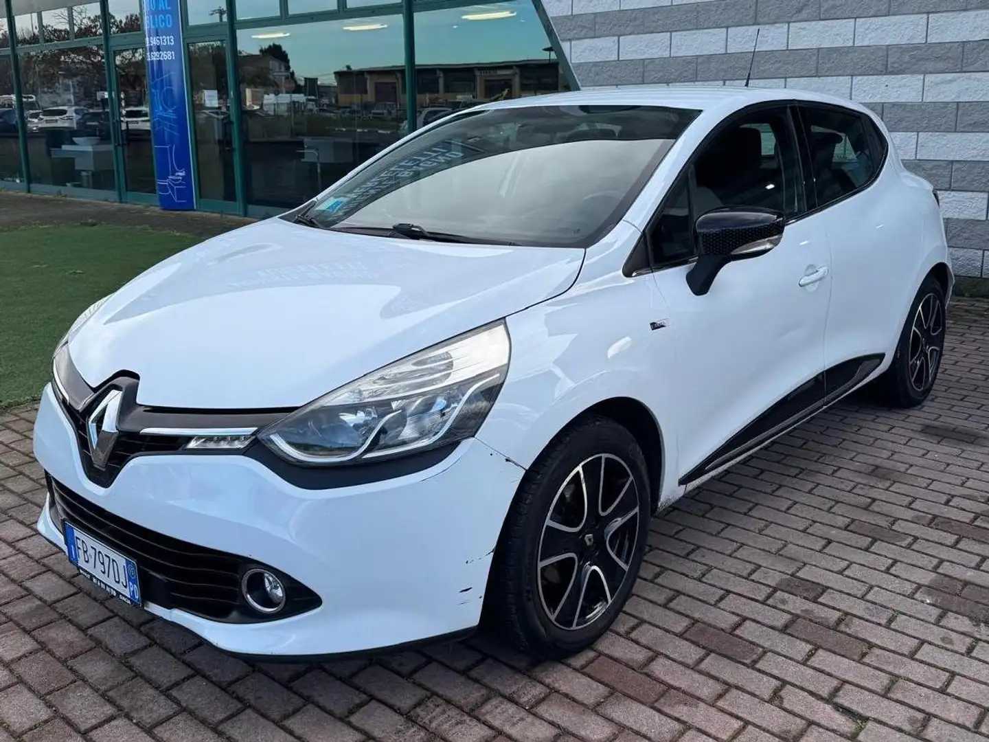 Renault Clio Clio IV 2012 5p 1.2 Duel 75cv Wit - 2