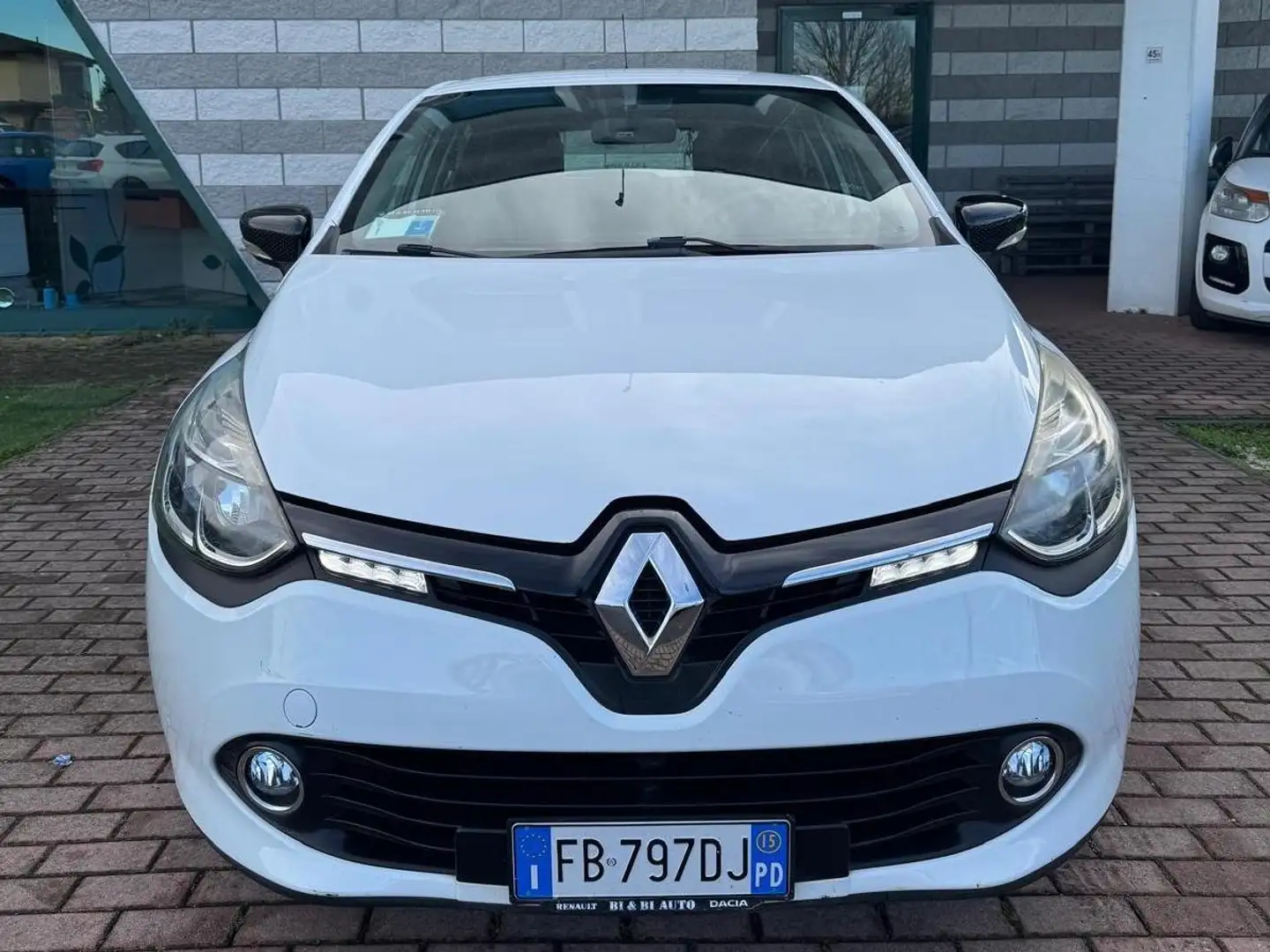 Renault Clio Clio IV 2012 5p 1.2 Duel 75cv Wit - 1