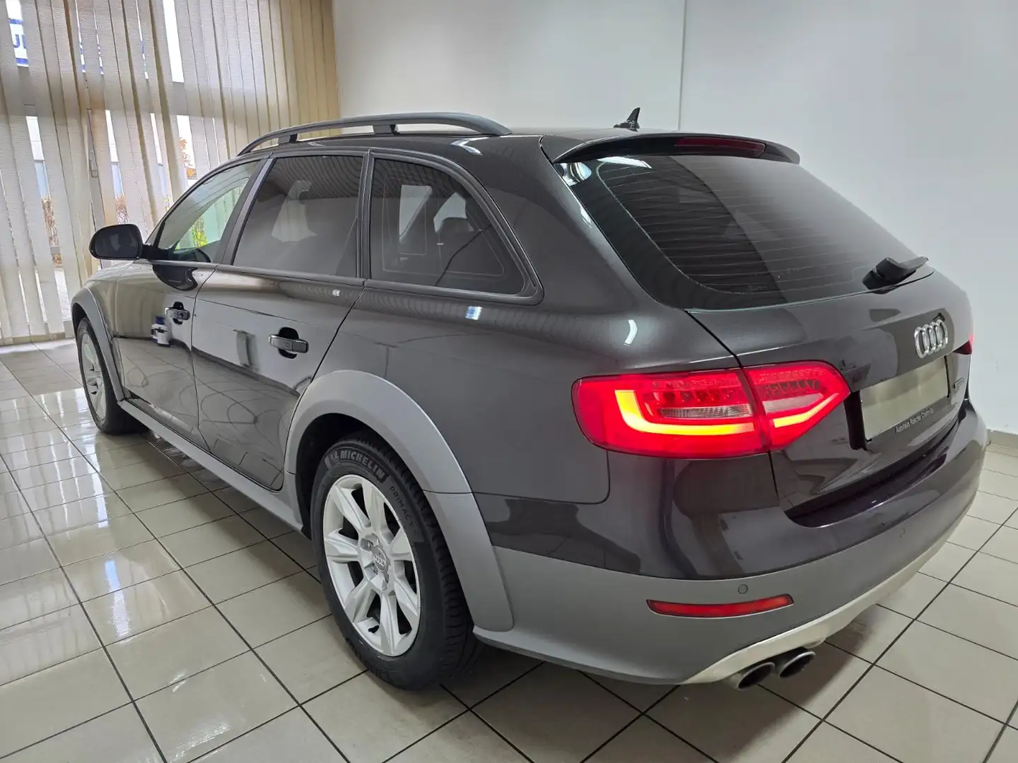 Audi A4 allroad qu. 3.0 TDI Xenon Leder Navi+ AHK Grau - 2
