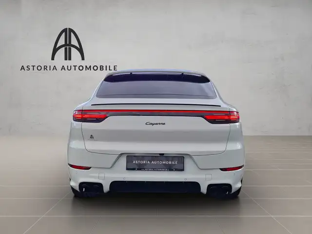 Porsche Cayenne view 9