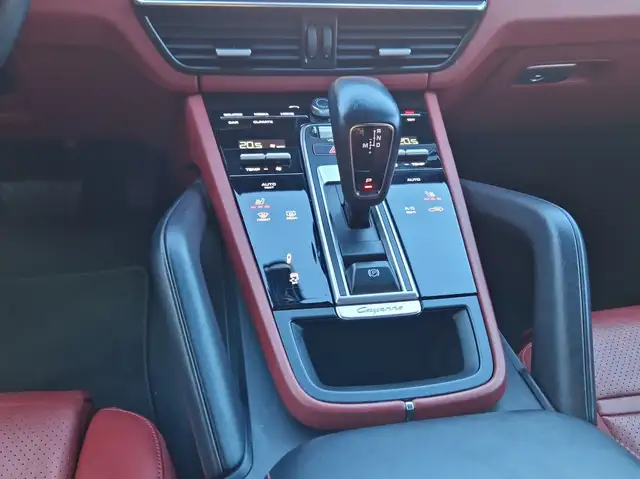 Porsche Cayenne view 12