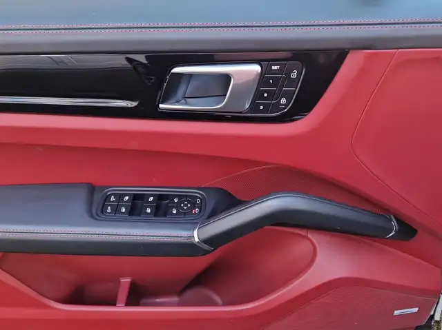 Porsche Cayenne view 14