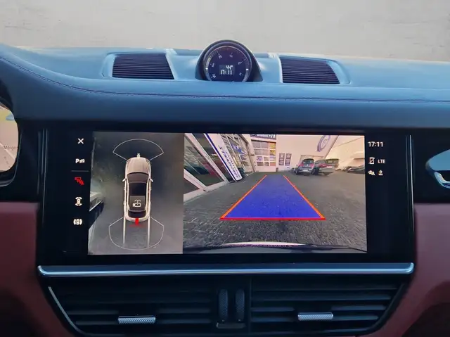 Porsche Cayenne view 13