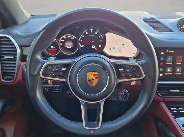 Porsche Cayenne view 11