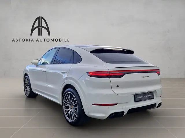 Porsche Cayenne view 8