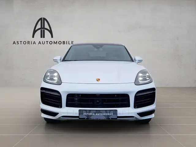 Porsche Cayenne view 2