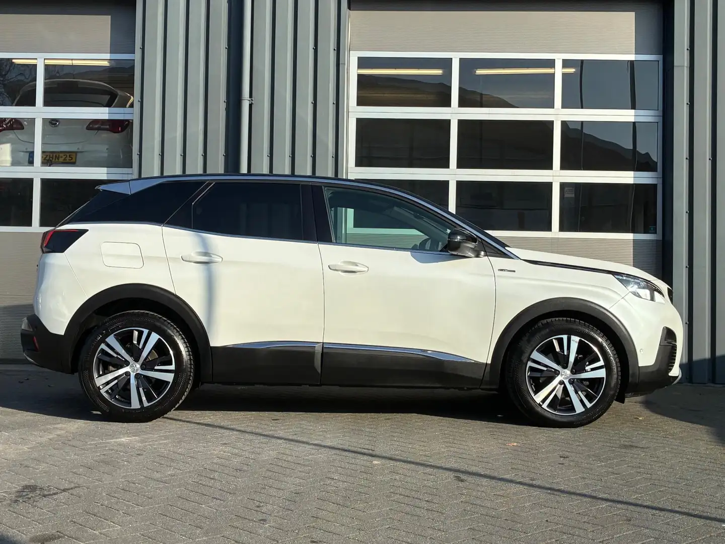 Peugeot 3008 1.6 e-THP GT Line Automaat Navi Camera Trekhaak Blanc - 2