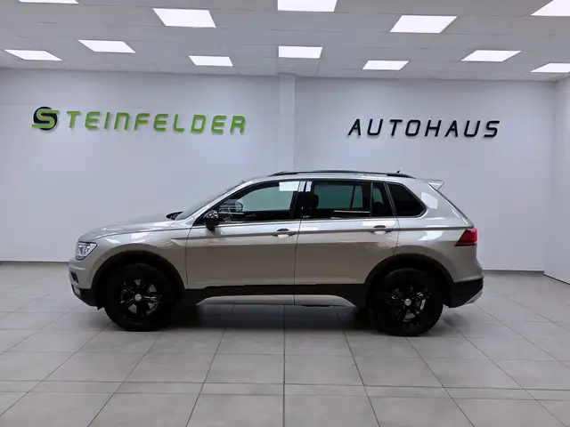 Volkswagen Tiguan view 4