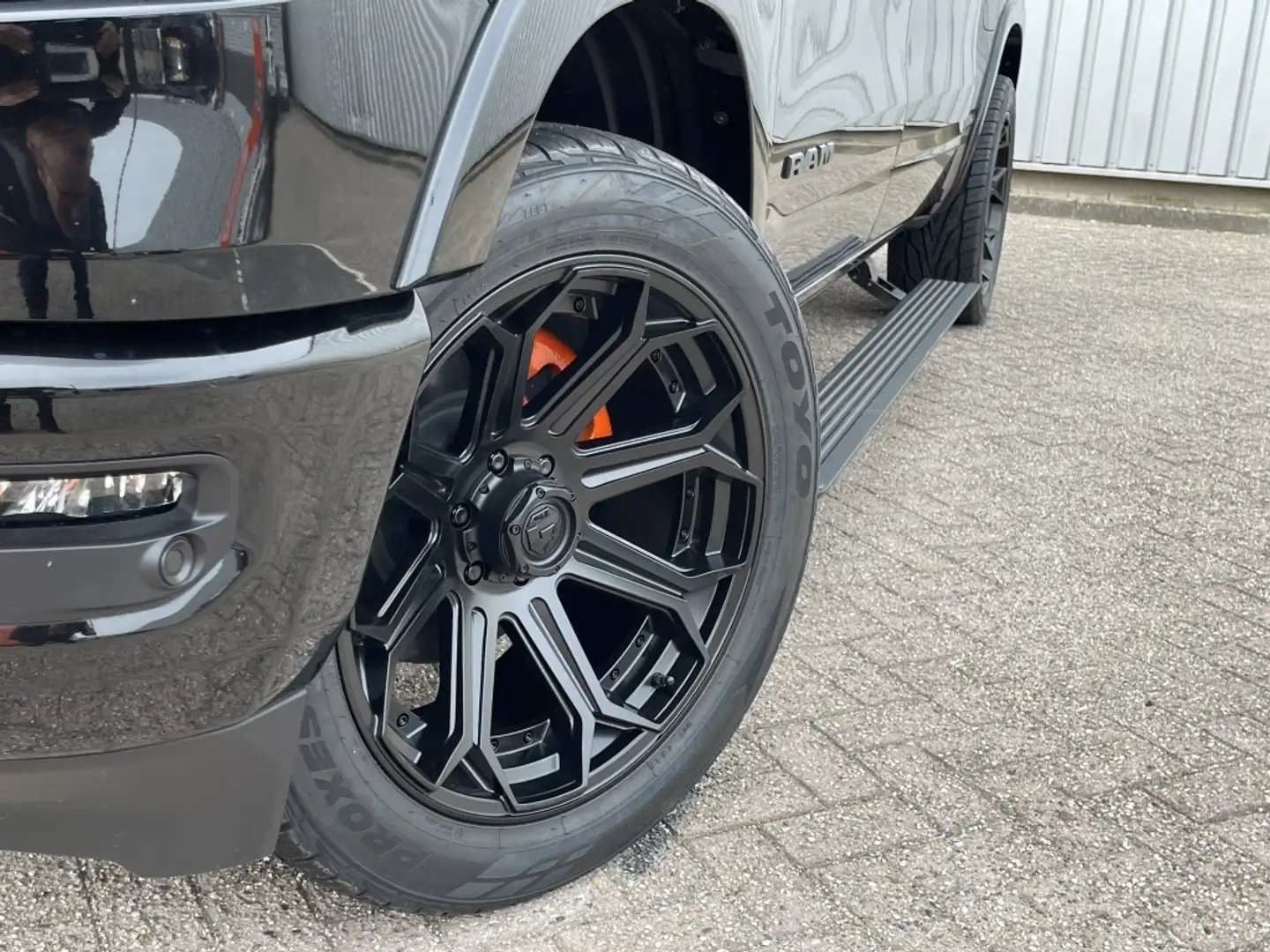 Dodge RAM 1500 pick up 4x4 Crew Cab Limited Black Pack Zwart - 2