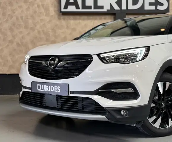 Opel Grandland X view 3